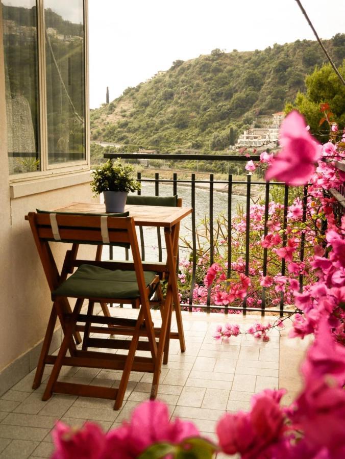 Mare Roccia Beachfront Apartment Taormina Luaran gambar